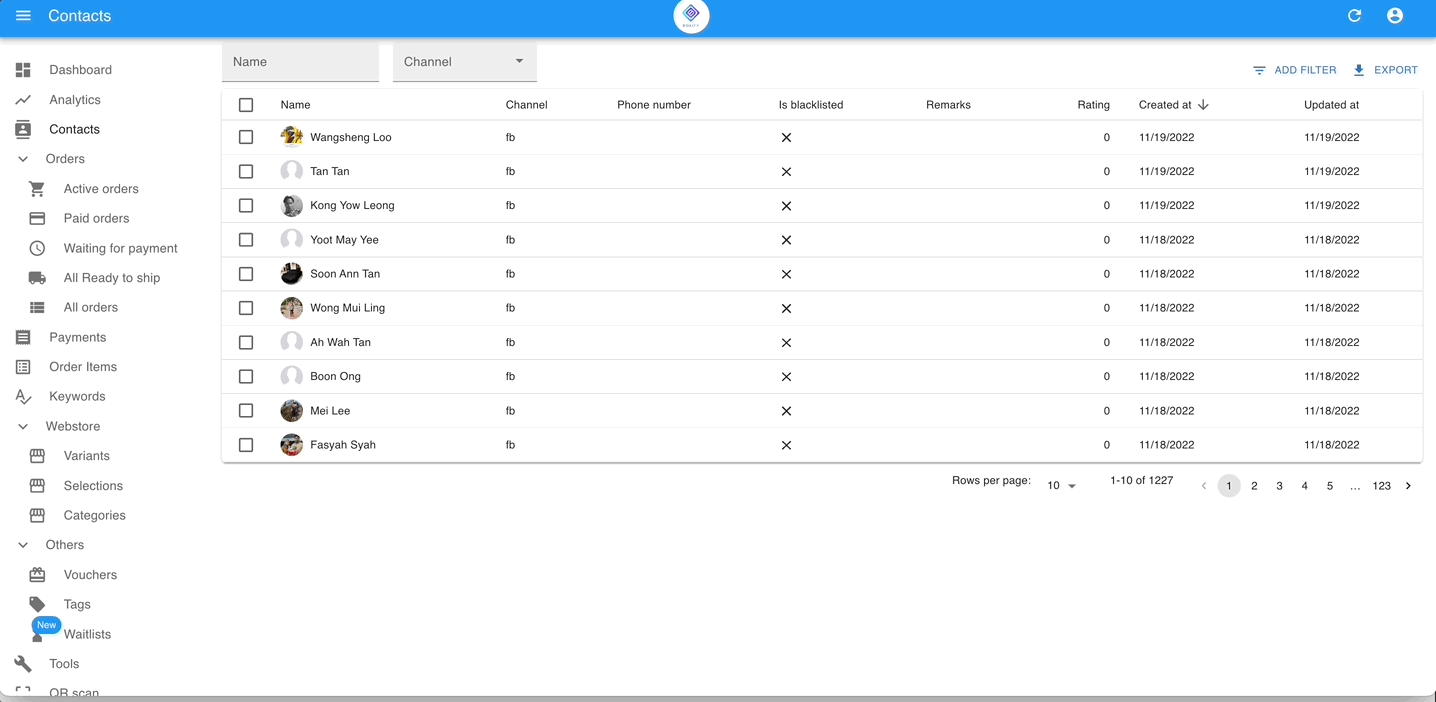 Contacts overview showing customer list and filter options
